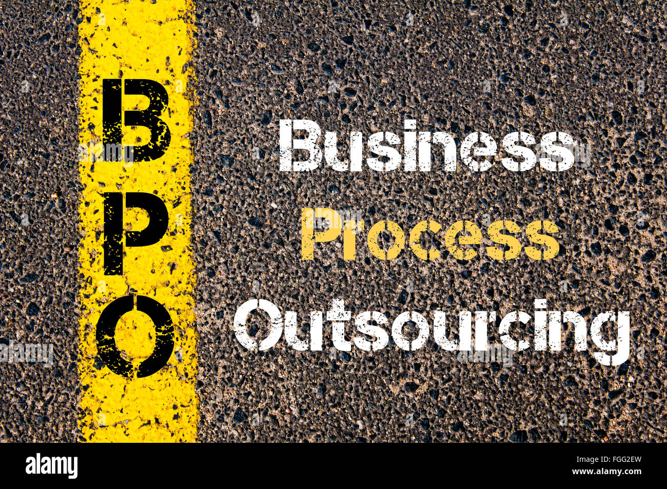 Konzept-Bild des Business Abkürzung BPO Business Process Outsourcing über Straße Markierung gelber Farbe geschrieben Stockfoto
