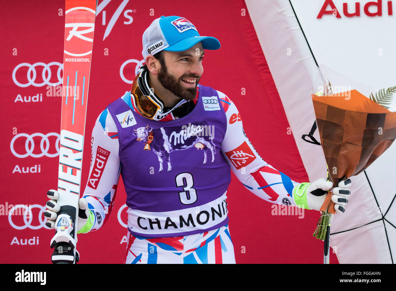 Chamonix, Frankreich. 19. Februar 2016. 3. Platz Finisher Thomas Mermillod Blondin auf dem Podium. Die Männer Alpine Kombination (Abfahrt und Slalom) endete mit der Abfahrt Abschnitt des Rennens zuletzt aufgrund von Wetterbedingungen (starker Schneefall) früher in Chamonix. Das Rennen begann um 15,15 Uhr auf einer verkürzten Strecke nach einer weiteren Stunde Verspätung. Das Podium war - 1 - PINTURAULT Alexis (FRA) 2:13.29 2-PARIS Dominik (ITA) 2:13.56 3-MERMILLOD BLONDIN Thomas (FRA) 02:13. Bildnachweis: Genyphyr Novak/Alamy Live-Nachrichten Stockfoto