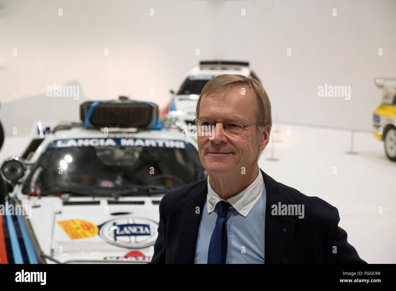 London, UK. 18. Februar 2016. Ari Vatanen Rallyefahrer öffnet die Gruppe B Rallye-Anzeige in London Classic Car Show 2016 Credit: Martyn Goddard/Alamy Live News Stockfoto