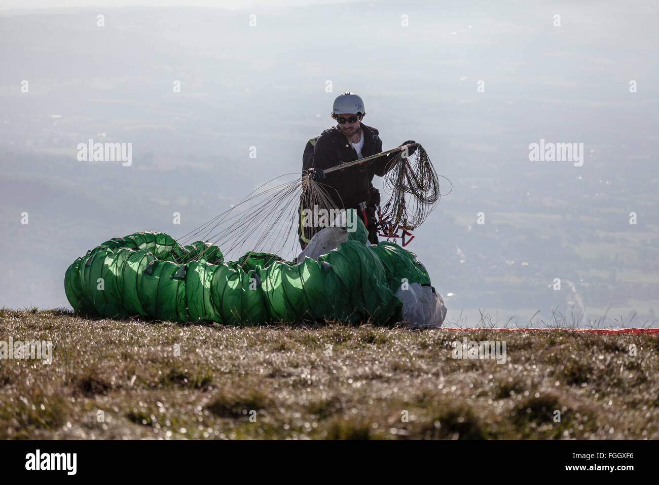 Freundlichen Begegnung zwischen Gleitschirme in der Nähe von Genf Stockfoto