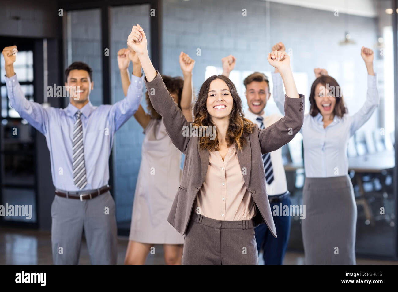 Erfolgreiche Business-Team feiert den Sieg Stockfoto