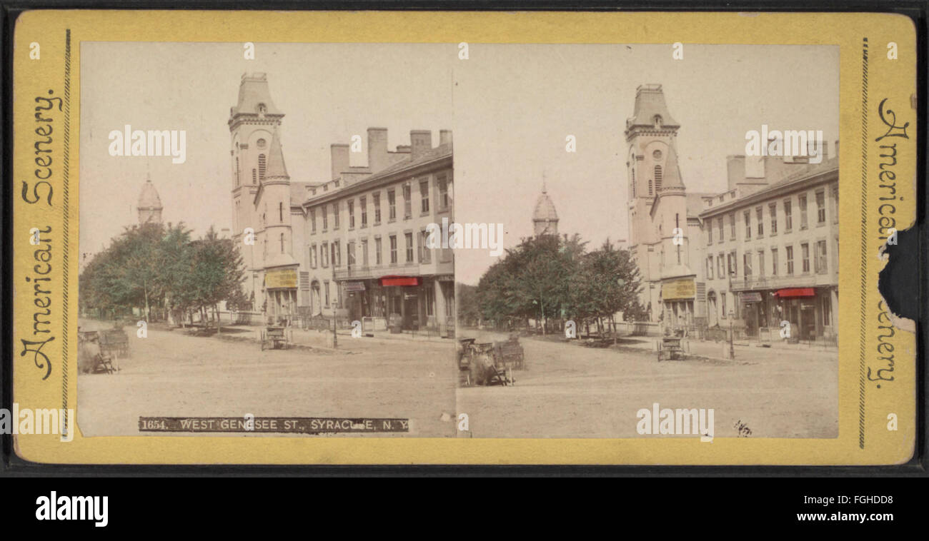 Dieses Bild aus der Robert N. Dennis-Sammlung zeigt einen Blick auf die West Genesee Street in Syracuse, New York, und zeigt die urbane Umgebung und Architektur der Zeit. Stockfoto