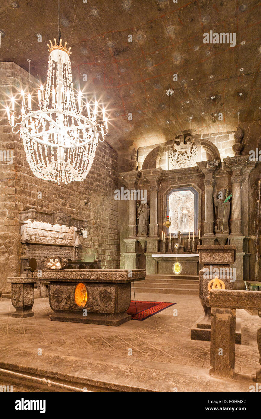 Wieliczka - Polen - 23 April. Wieliczka Underground Salt Mine Museum. Überblick über dem Altar der St. Kinga Chapel in Wieliczka Stockfoto