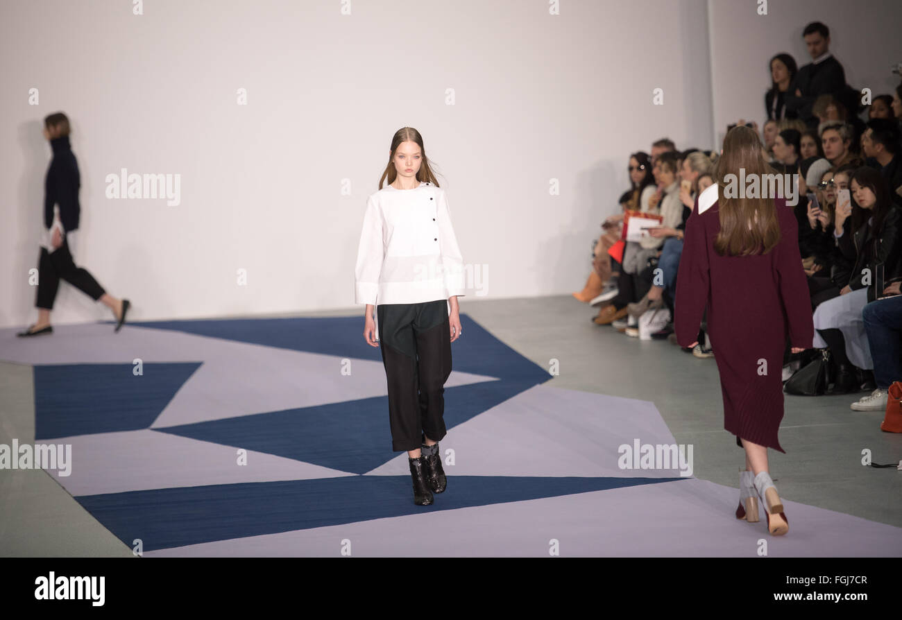 19. Februar 2016 London: London Fashion Woche AW16 Eudon Choi, Modeschau Credit: Ian Davidson/Alamy Live News Stockfoto