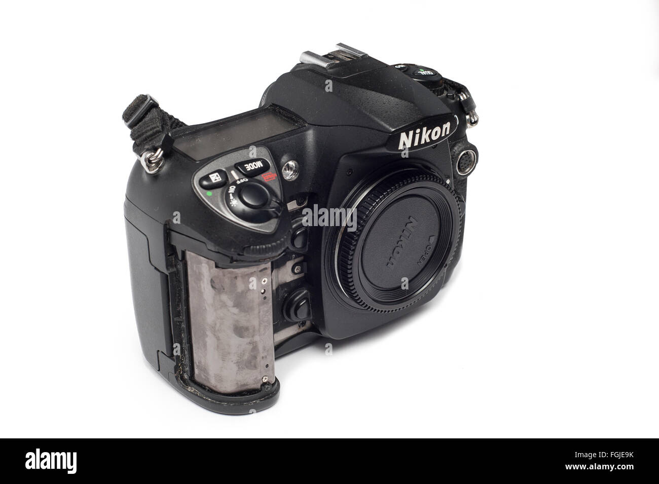 Pavlograd, Donezk - Januart 27, 2015: Nikon D200 DSLR DSLR-Kamera mit losen Kautschuk. Isoliert auf weißem Hintergrund Stockfoto