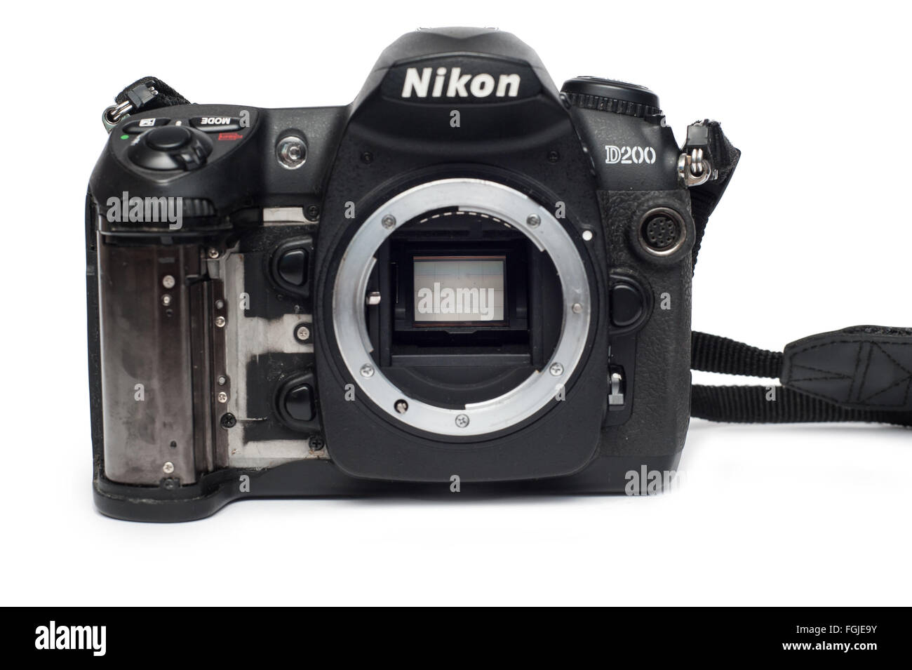 Pavlograd, Donezk - Januart 27, 2015: Nikon D200 DSLR-Kamera mit losen Kautschuk. Closeup Spiegel im Inneren. Isoliert auf weißem backg Stockfoto