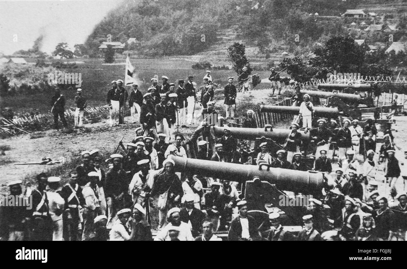 Shimonoseki-Kampagne. Besetzten Choshu Batterie von britischen Matrosen und Marinesoldaten 1864. Choshu kämpfte gegen gemeinsame Seestreitkräfte aus Großbritannien, Frankreich, den Niederlanden und den Vereinigten Staaten. Stockfoto