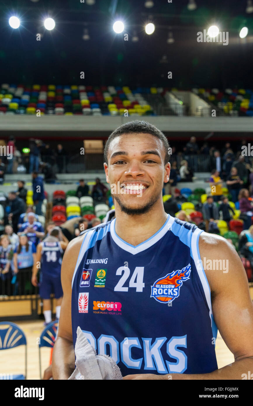 London, UK. 19. Februar 2016. Glasgow Rocks bewachen Warren Gillis (24) Lächeln nach dem Gewinn der London Lions vs. Glasgow Rocks BBL-Spiel in der Kupfer-Box-Arena im Olympiapark. London-Lions verlieren 80-81 Credit: Imageplotter News und Sport/Alamy Live News Stockfoto