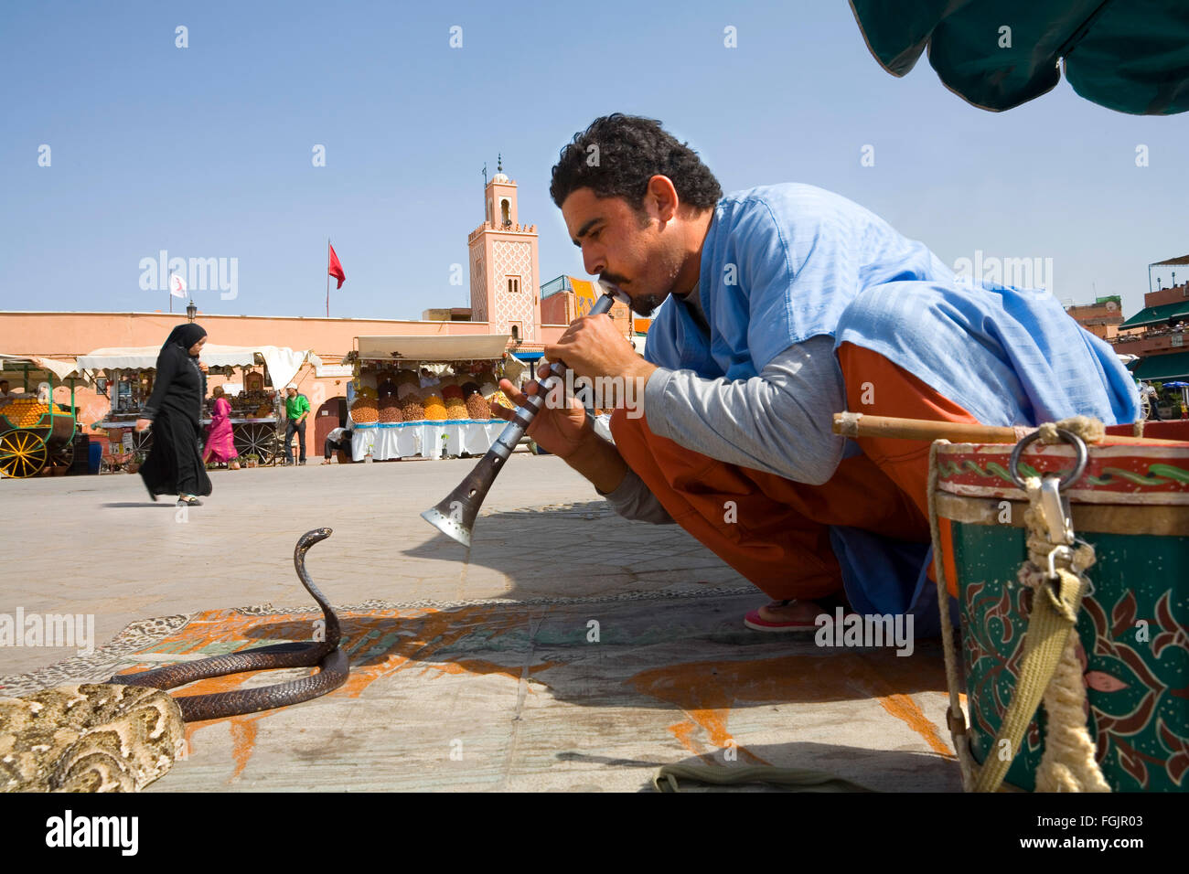 Schlangenbeschwörer in Jemaa El Fna Platz in Marrakesch Stockfoto