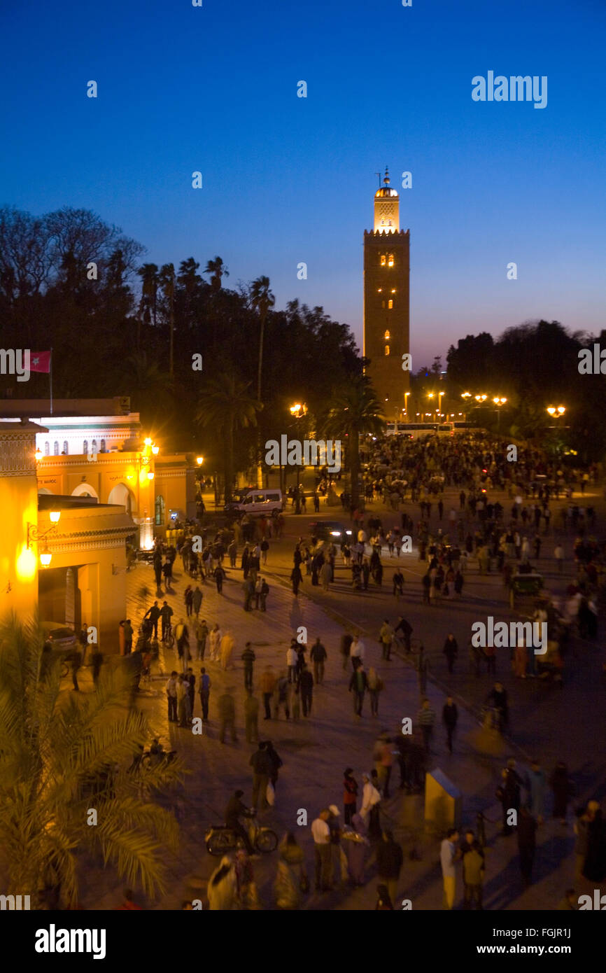 La Koutoubia Moschee am Jemaa El Fna Platz in Marrakesch auf Nightime. Marokko Stockfoto