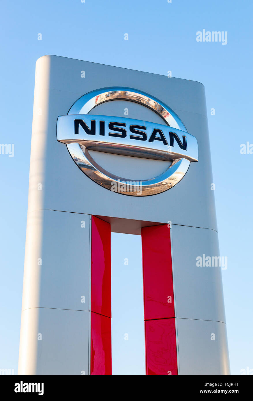 Offizielle Händler Zeichen der Nissan gegen blauen Himmel Stockfoto