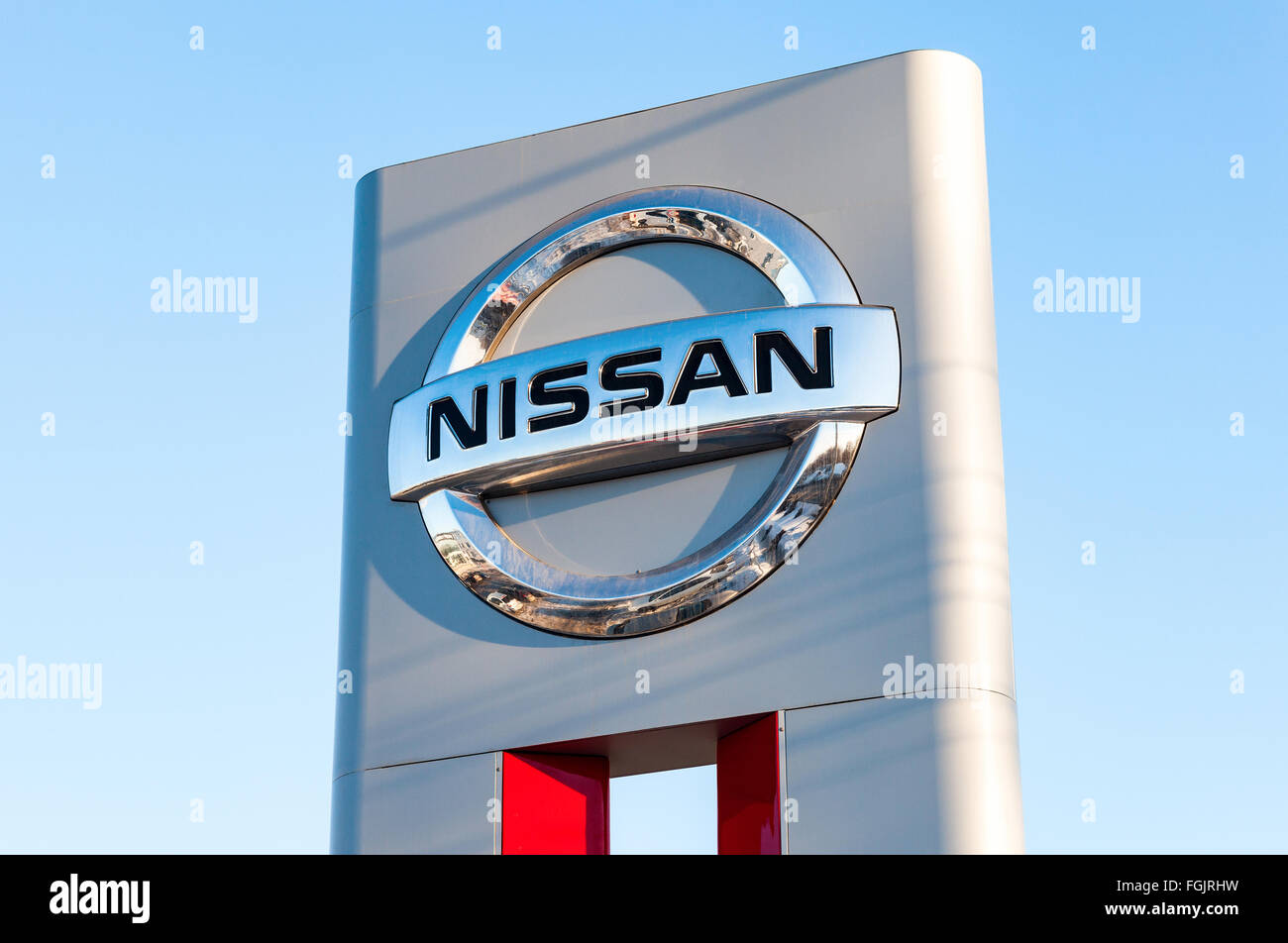 Offizielle Händler Zeichen der Nissan gegen blauen Himmel Stockfoto