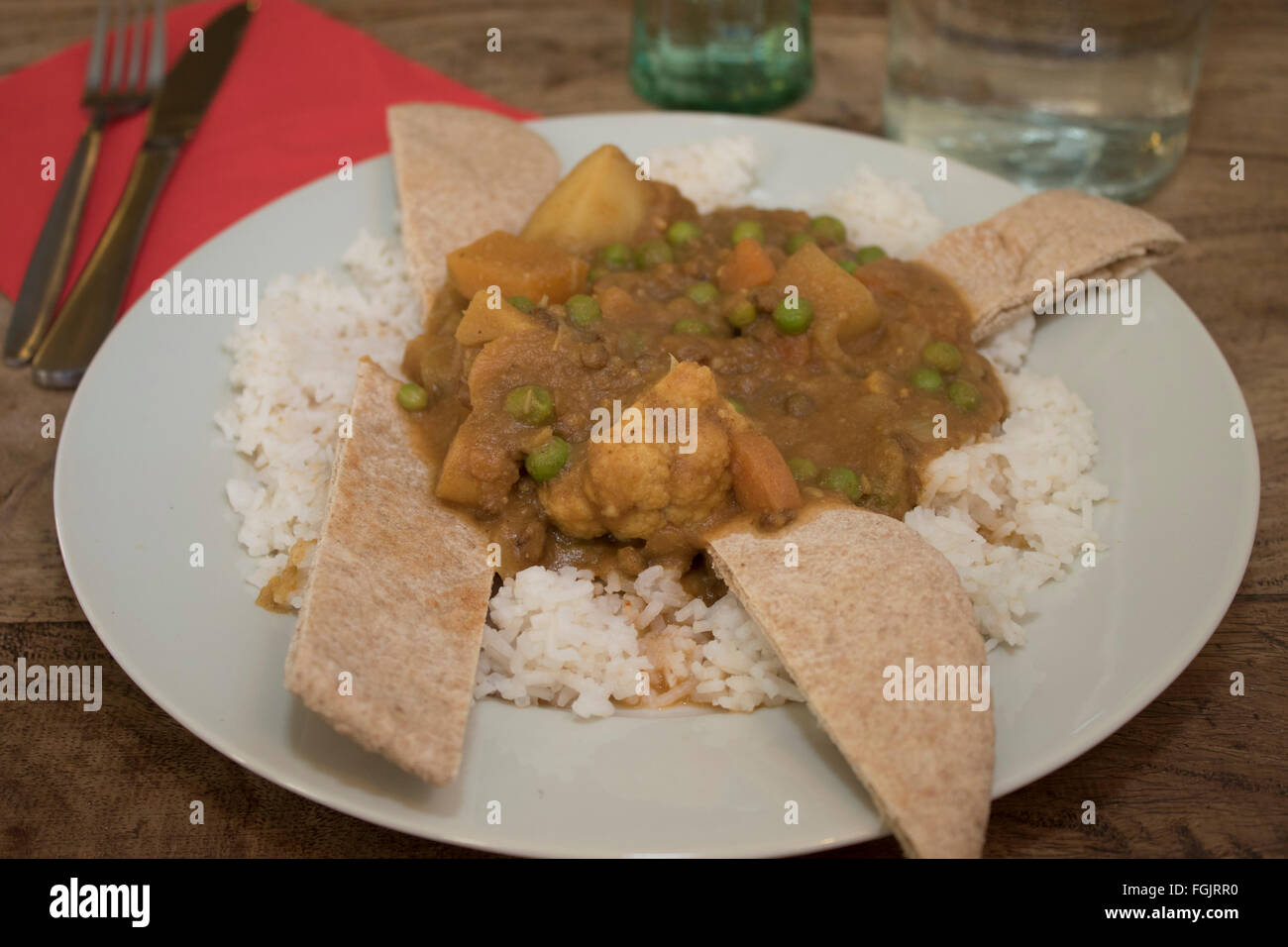 Gemüse-Curry bei The Real Junk Food Project, Cardiff, bietet Mahlzeiten auf Basis "bezahlen, wie du dich fühlst" Stockfoto