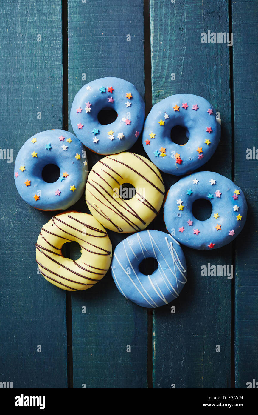 Gruppe von Donuts mit Zuckerguss Stockfoto