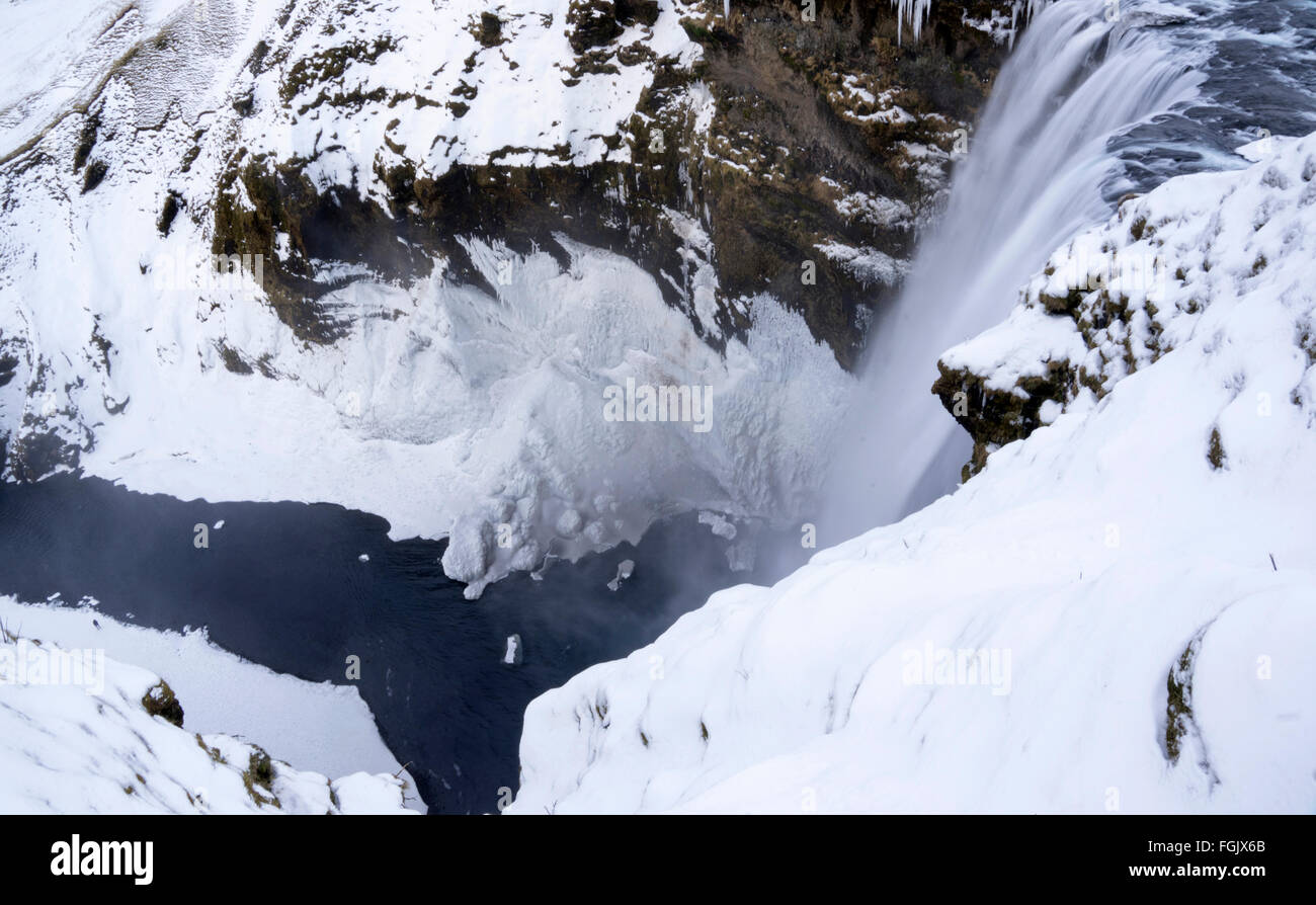 Skógafoss Wasserfall im Winter Island Stockfoto