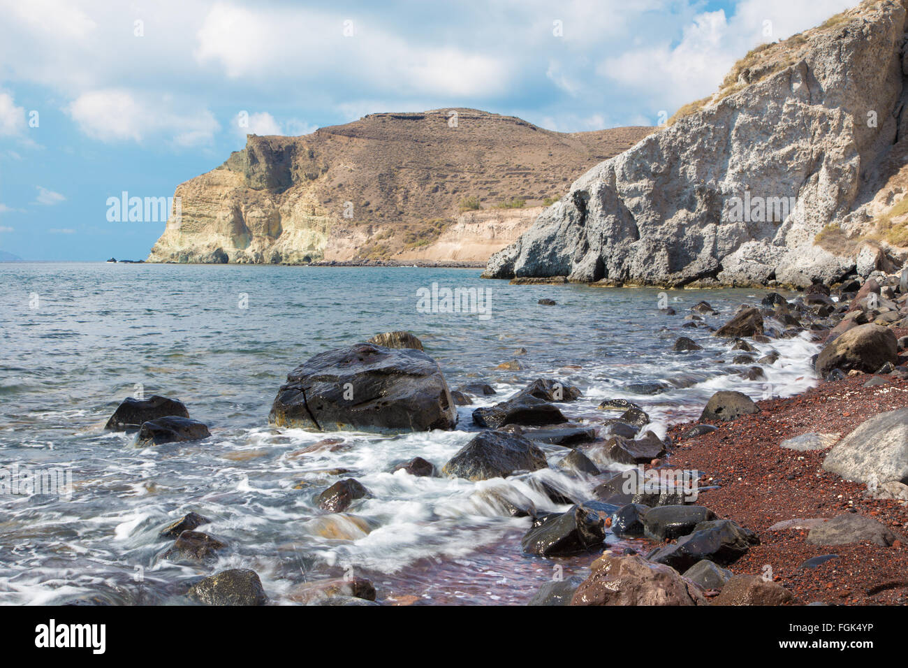 Santorini - der rote Strand vom südlichen Teil der Insel. Stockfoto