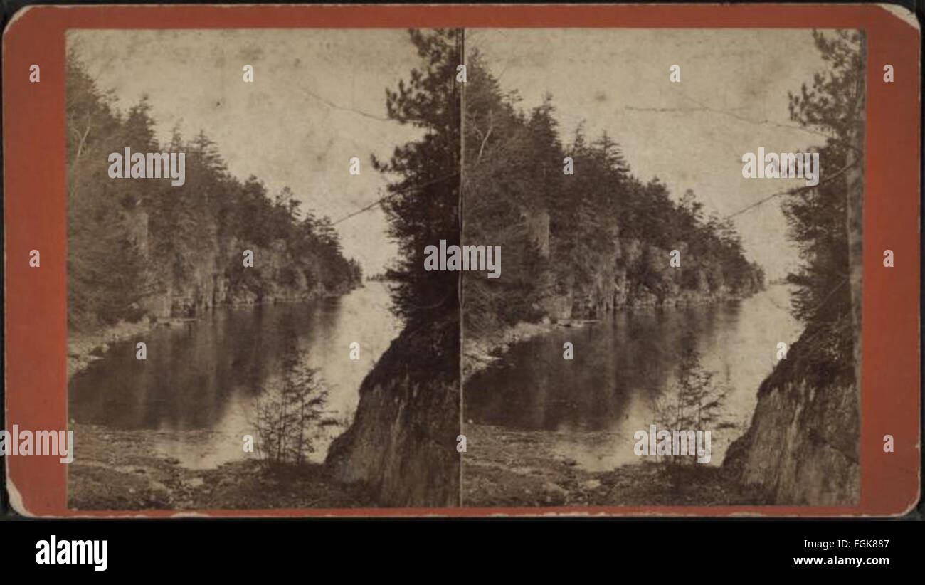 Ein Vintage-Foto mit dem Titel „Hill Crest“ von A. C. McIntyre, das einen historischen Blick auf eine Bergkulisse zeigt. Stockfoto