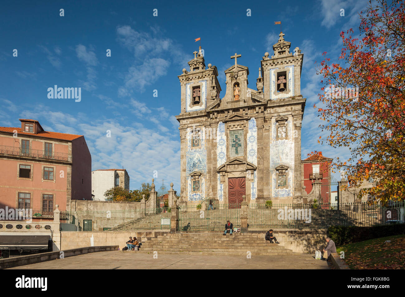 Nachmittag an barocke Kirche von San Ildefonso in Porto, Portugal. Stockfoto