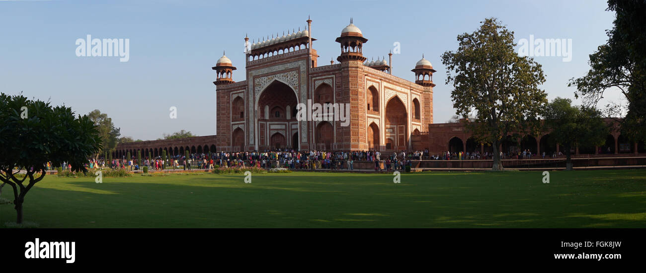 Taj Mahal, ein Mausoleum aus weißem Marmor in Agra, Indien. Stockfoto