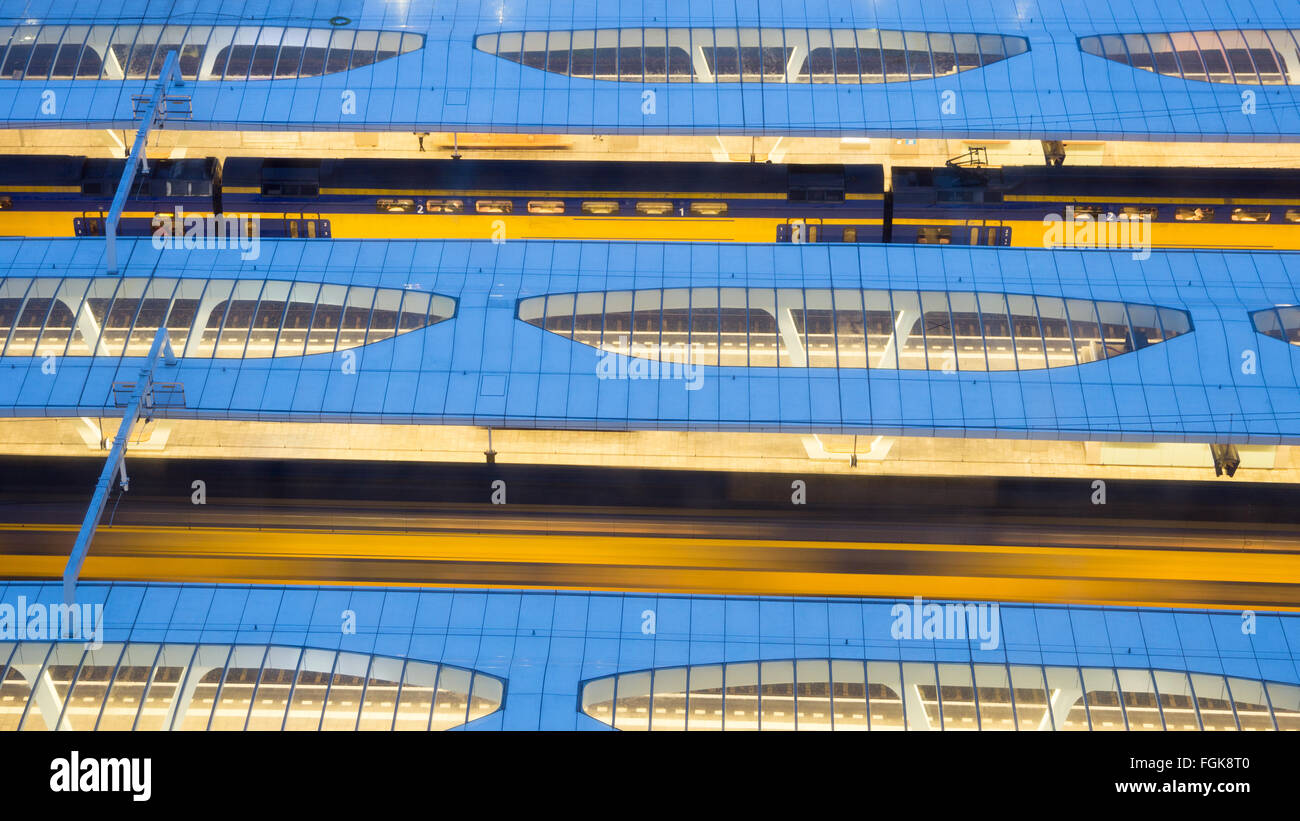 Intercity-Züge am Hauptbahnhof Arnhem, Niederlande Stockfoto