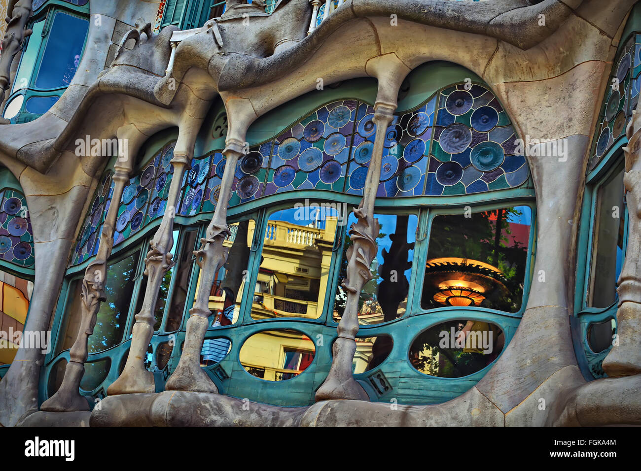 Gaudi-Projekt. Die Fassade des berühmten Casa Battlo entworfen von Antonio Gaudi in Barcelona Stockfoto