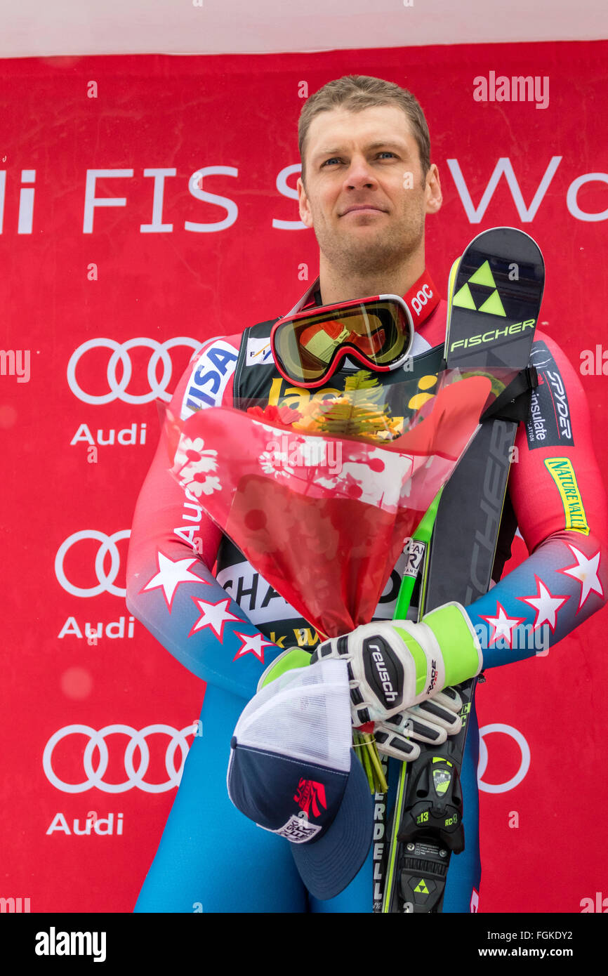 Chamonix, Frankreich. 20. Februar 2016. Steven NYMAN auf dem Podium. Der Audi FIS World Cup 9. Herrenabfahrt fand in Chamonix Frankreich mit einer "Jour Blanc" (grauer Himmel und diffusem Licht) und einige leichte Schnee. Das Podium war - 1-PARIS Dominik (ITA) 1:58.38 2 - Steven NYMAN (USA) 1:58.73 3 - Beat FEUZ (SUI) 1:58.77 AUDI FIS SKI WORLD CUP 2015/16 Credit: Genyphyr Novak/Alamy Live News Stockfoto