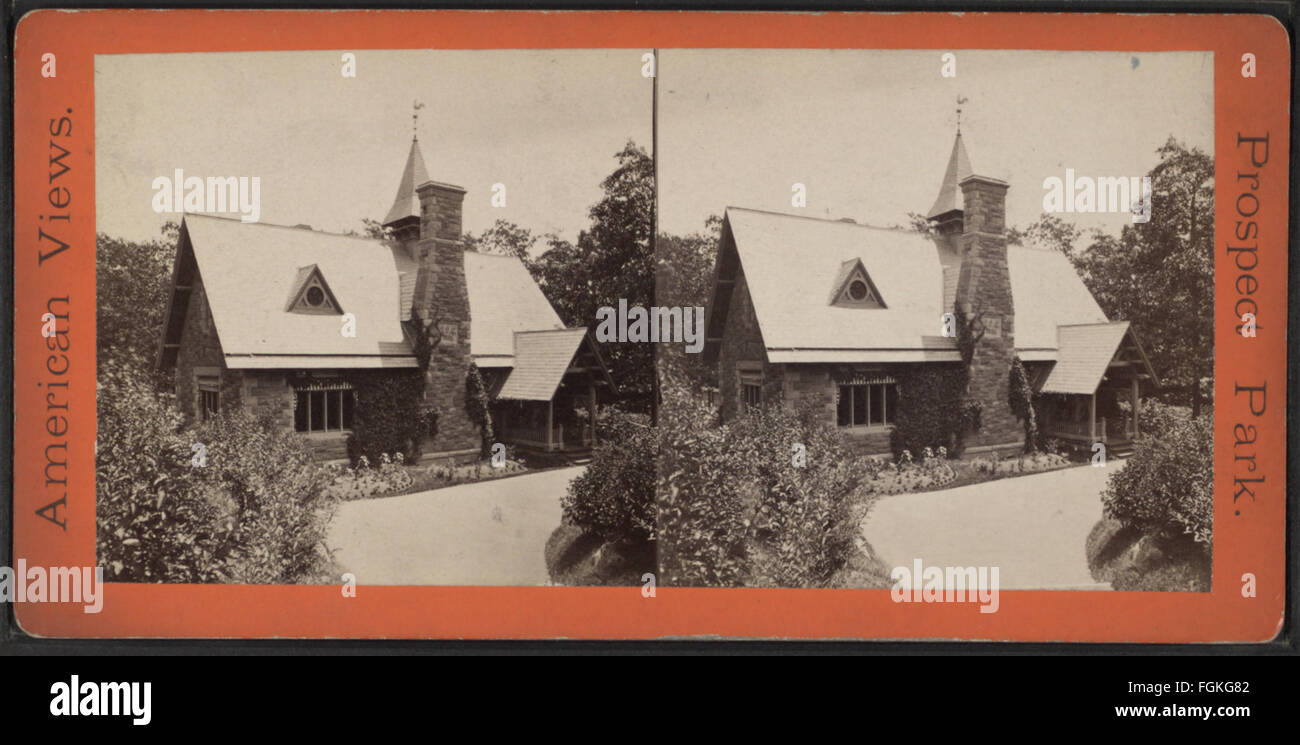 Ein Foto aus der Robert N. Dennis-Sammlung, das ein Milchhaus zeigt. Das Bild zeigt die ländliche Umgebung und architektonische Details des Cottages, typisch für landwirtschaftliche Wohnungen im 19. Jahrhundert. Stockfoto