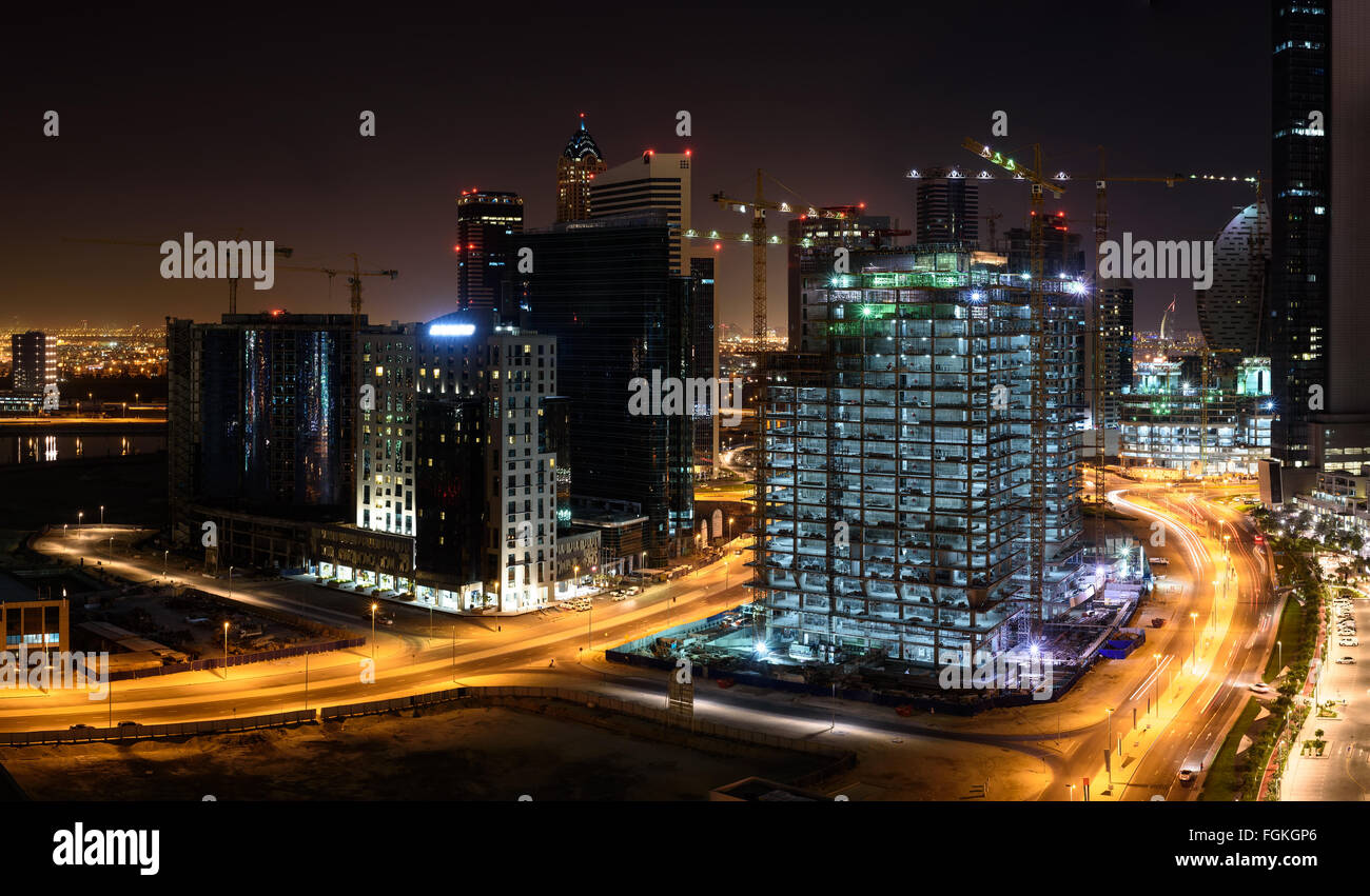 Baustellen in Dubai bei Nacht Stockfoto