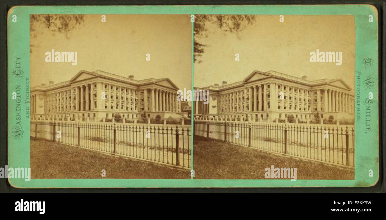 Dieses historische Foto von T.W. Smillie zeigt die Südansicht des US-Finanzministeriums in Washington. Die architektonische Pracht und die historische Bedeutung des Gebäudes werden in den Mittelpunkt der amerikanischen Regierung aus dem 19. Jahrhundert gestellt. Stockfoto