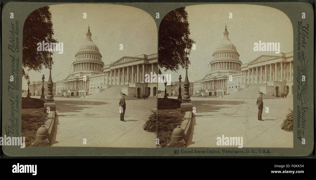 Dieses historische Foto des Kapitols der Vereinigten Staaten in Washington, D.C., das von Underwood & Underwood aufgenommen wurde, zeigt das ikonische Gebäude in seiner Pracht aus dem frühen 20. Jahrhundert. Als Symbol der amerikanischen Regierung war das Capitol ein dauerhaftes Thema der Architekturfotografie und des nationalen Stolzes. Stockfoto