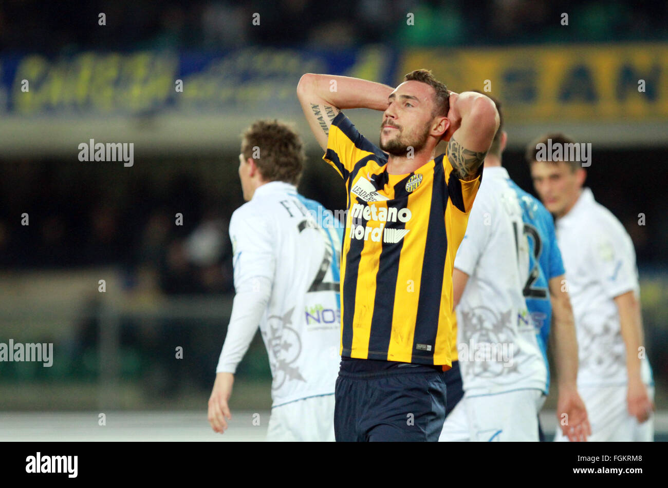 Verona, Italien. 20. Februar 2016. Hellas Verona Mittelfeldspieler Artur Ionita reagiert während der italienischen Serie A-Fußballspiel zwischen Hellas Verona FC V AC Chievo Verona. Verona schlägt 3-1 Chievo in der italienischen Serie A Fußballspiel im Stadion Bentegodi in Verona, Tore für Hellas Verona von Toni und Pazzini und Ionita, für Chievo von Pellissier. © Andrea Spinelli/Pacific Press/Alamy Live-Nachrichten Stockfoto