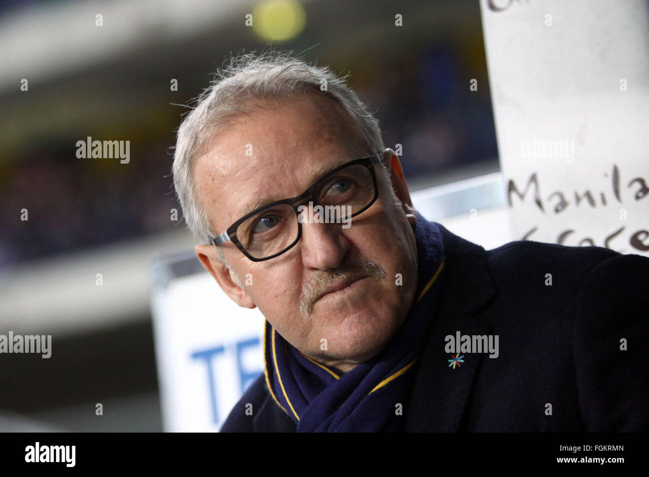 Verona, Italien. 20. Februar 2016. Hellas Verona Head Coach Luigi Delneri blickt in die italienische Serie A Fußballspiel zwischen Hellas Verona FC V AC Chievo Verona. Verona schlägt 3-1 Chievo in der italienischen Serie A Fußballspiel im Stadion Bentegodi in Verona, Tore für Hellas Verona von Toni und Pazzini und Ionita, für Chievo von Pellissier. © Andrea Spinelli/Pacific Press/Alamy Live-Nachrichten Stockfoto