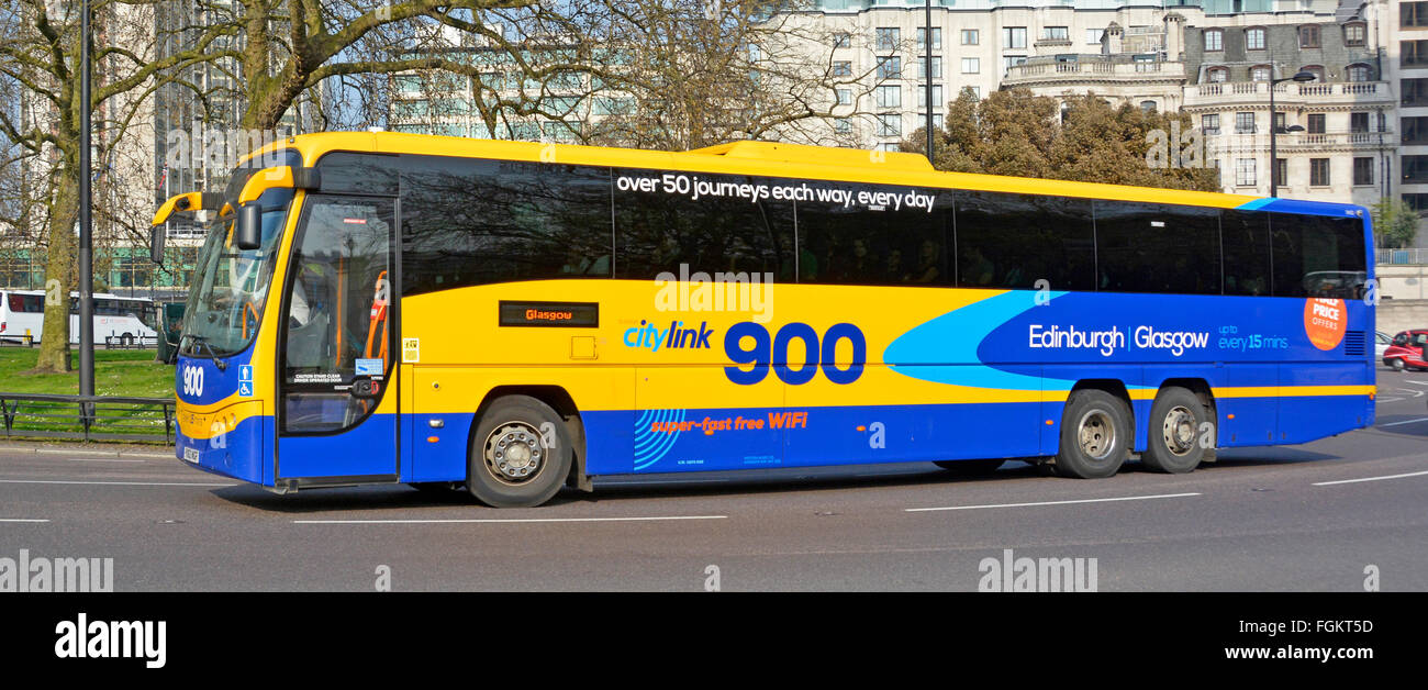 Scottish CityLink 900 Langstrecken Busservice von London nach Glasgow gesehen im Park Lane London England UK Stockfoto