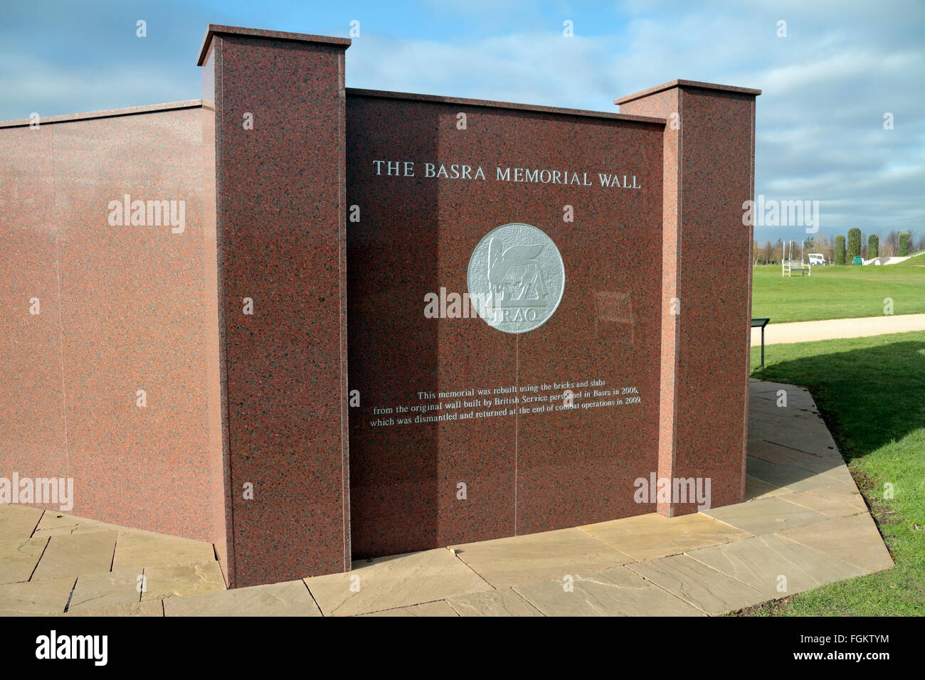 Die Basra Memorial Wall, National Memorial Arboretum, Alrewas, UK. Stockfoto