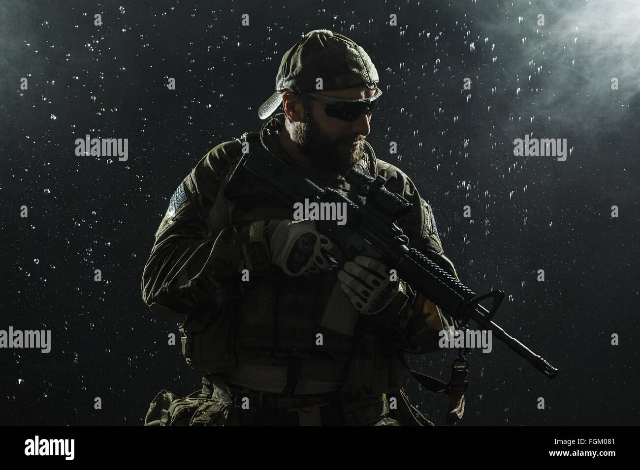 US-Soldat im Regen Stockfoto