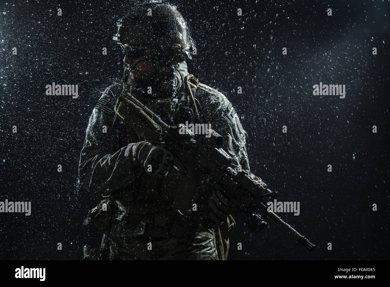 US-Soldat im Regen Stockfoto