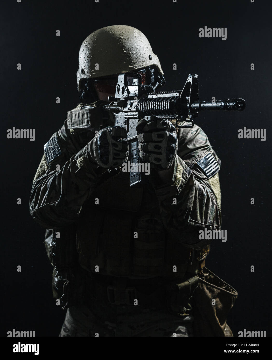 US-Soldat im Regen Stockfoto