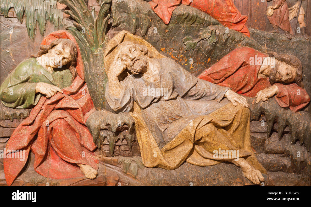 BANSKA STIAVNICA, Slowakei - 5. Februar 2015: Das geschnitzte Relief der schlafenden Apostel, von Dionyz Stanetti, 18. Cent. Stockfoto