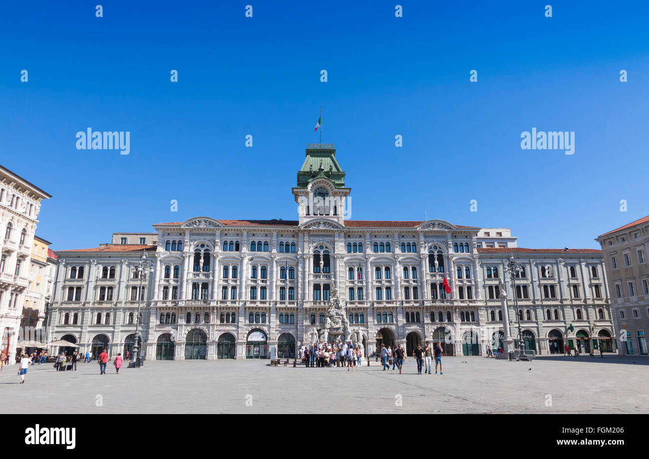 Rathaus (Comune di Triesti) auf dem Platz der Einheit Italiens (Piazza Unita d ' Italia) in Triest, eine Hafenstadt in Italien Stockfoto