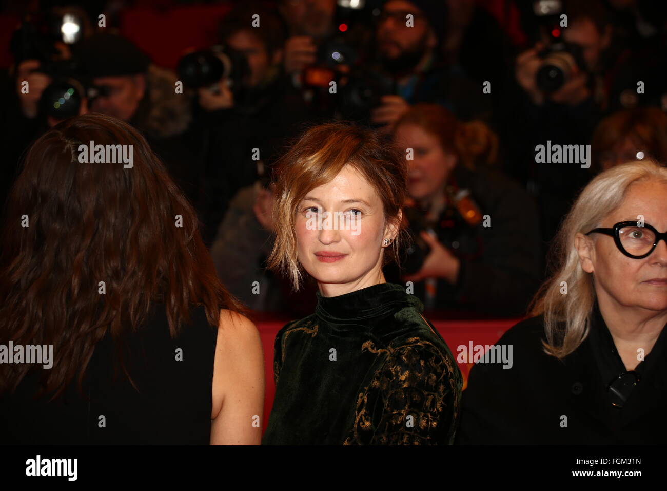 Berlin, Deutschland. 20. Februar 2016. Jury-Mitglied der 66. Berlinale, kommt Alba Rohrwacher für die Preisverleihung. © Jakob Ratz/Pacific Press/Alamy Live-Nachrichten Stockfoto