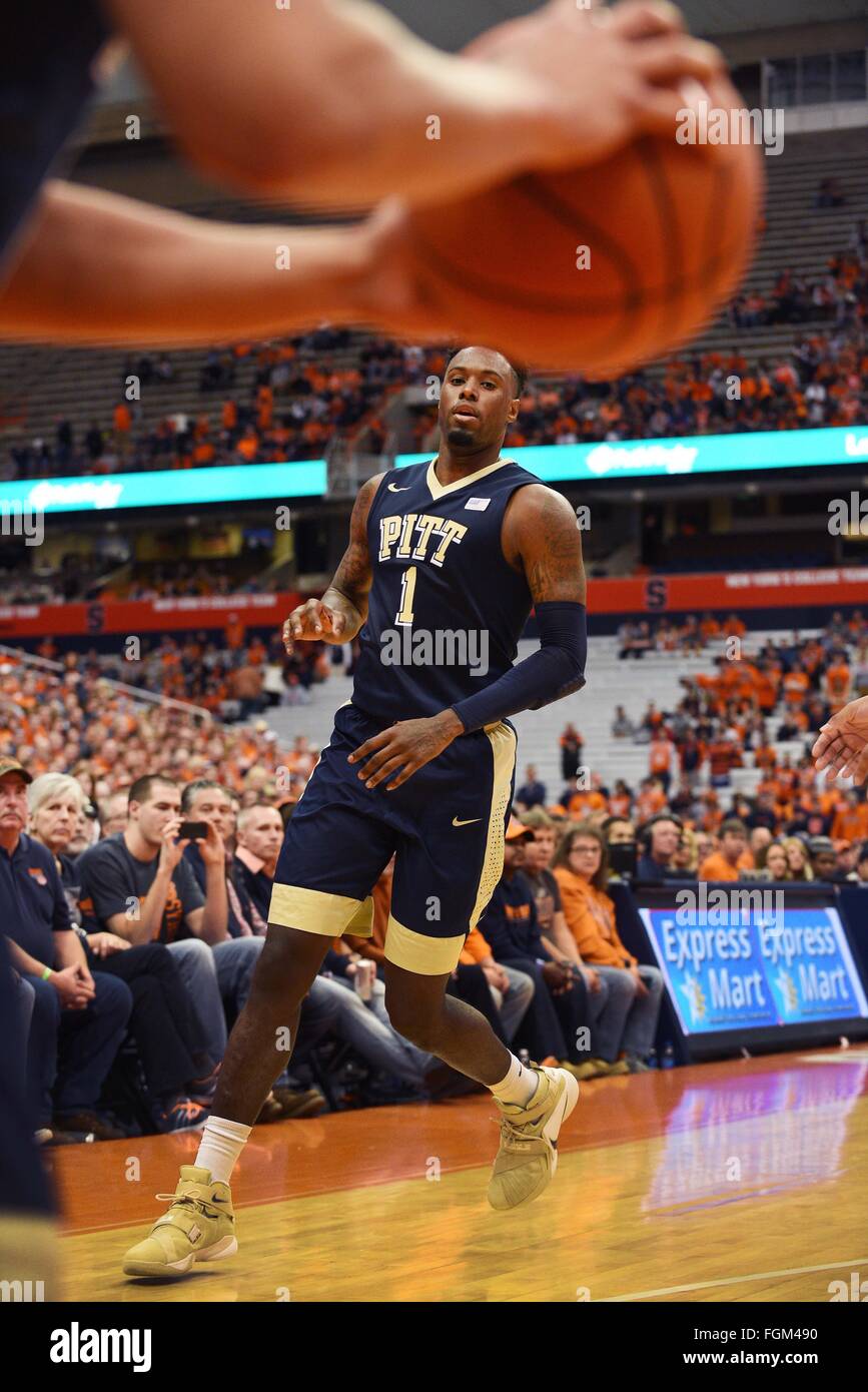 Syracuse, NY, USA. 20. Februar 2016. Pittsburgh weiterleiten Jamel Artis (1) während der zweiten Hälfte des Spiels. Pittsburgh besiegt Syrakus 66 52 in einem ACC-Matchup im Carrier Dome in Syracuse, NY. Foto: Alan Schwartz/Cal Sport Media/Alamy Live-Nachrichten Stockfoto