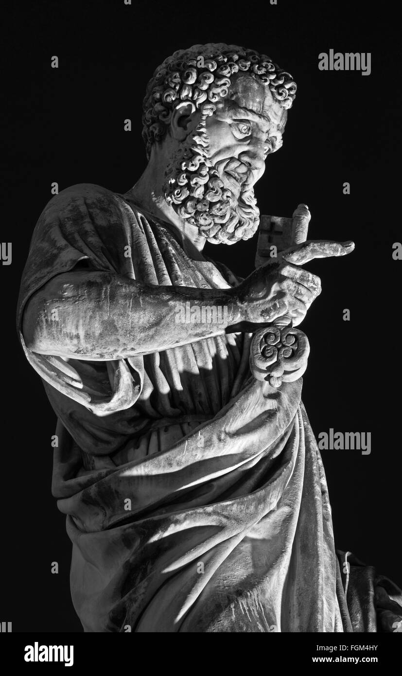 Rom - Petersstatue vor der Petersbasilika von Giuseppe de Fabris, 1840 Stockfoto