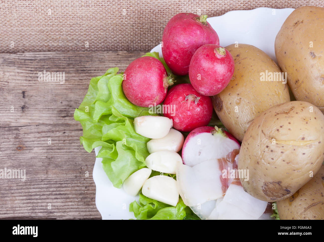 Hintergrund, rustikales Essen Stilleben auf dem Tisch Stockfoto