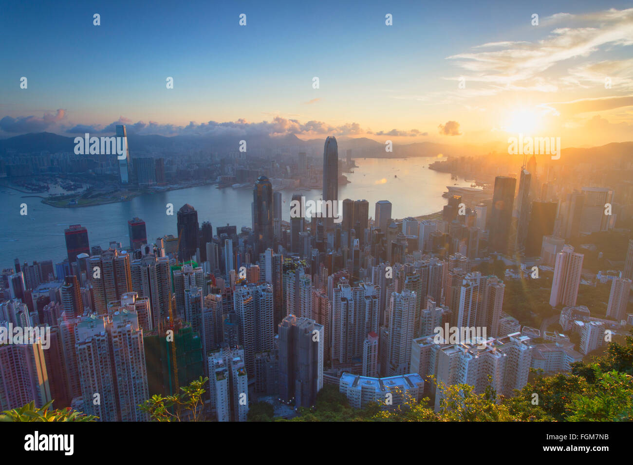 Blick auf die Skyline von Hong Kong Island im Morgengrauen, Hong Kong, China Stockfoto