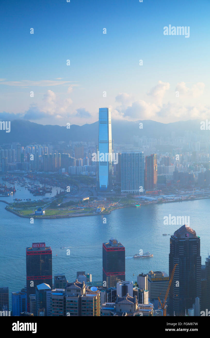 Blick auf die Skyline von Hong Kong Island und International Commerce Centre (ICC), Hong Kong, China Stockfoto