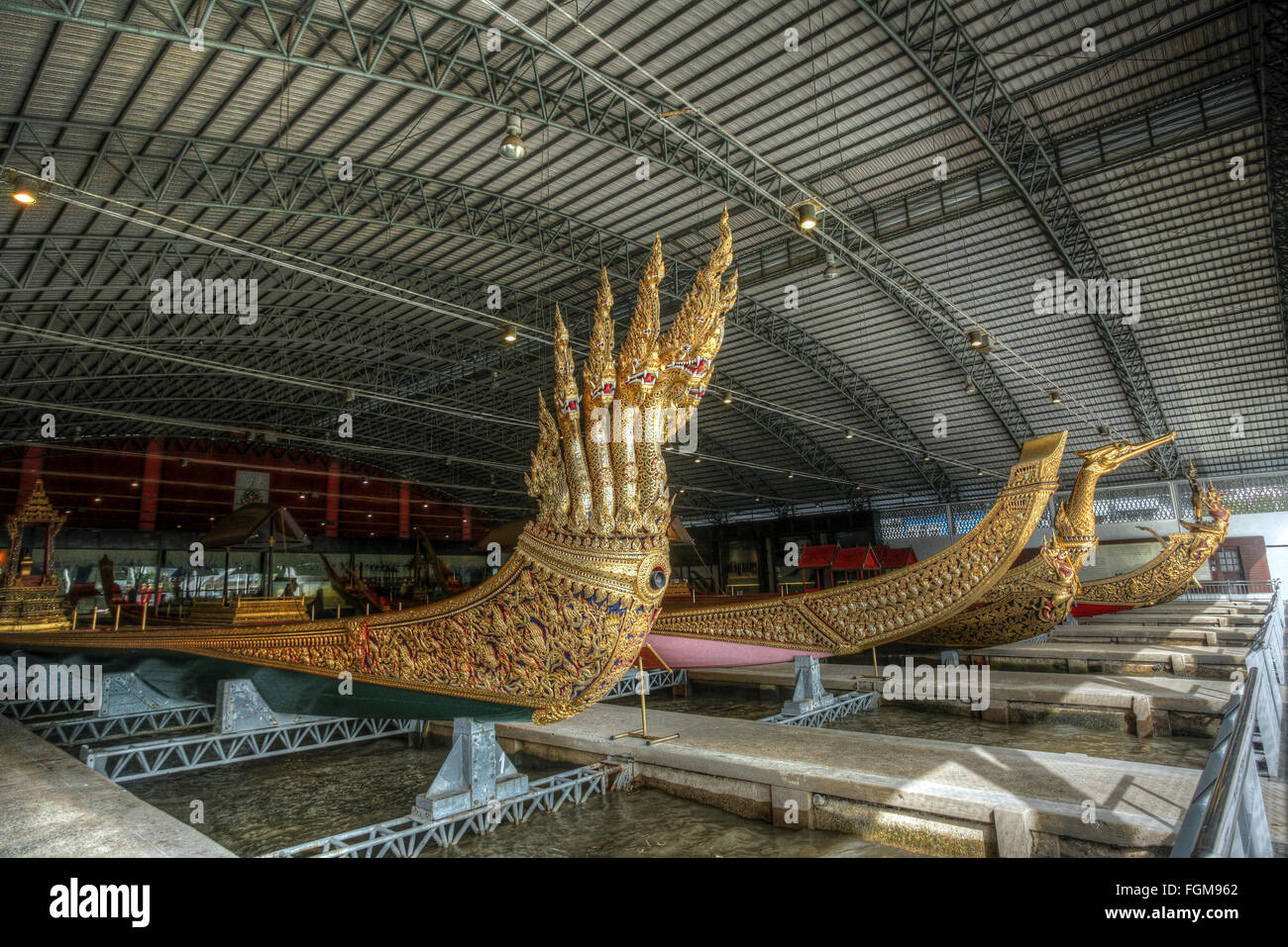 Drachenboote, königliche Lastkähne des thailändischen Königs, Royal Barges Nationalmuseum, Bangkok, Thailand Stockfoto