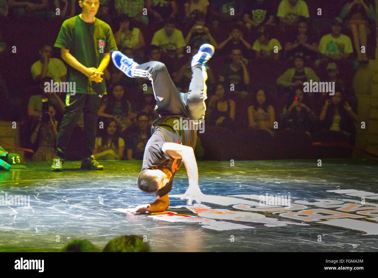 tanzende Tänzerin Tanz hip coole Leute hop Breakdance Musik Leistung Männer Person Erwachsene ein Männchen Unterhaltung junge Kunst acti Stockfoto