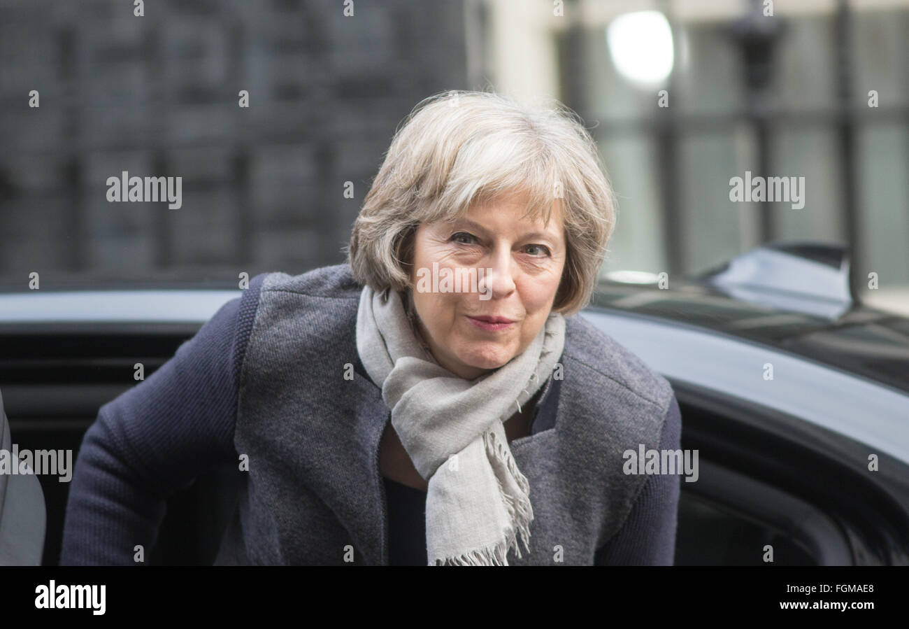 Theresa May, Home Sekretärin kommt in 10 Downing Street für eine Kabinettssitzung Stockfoto