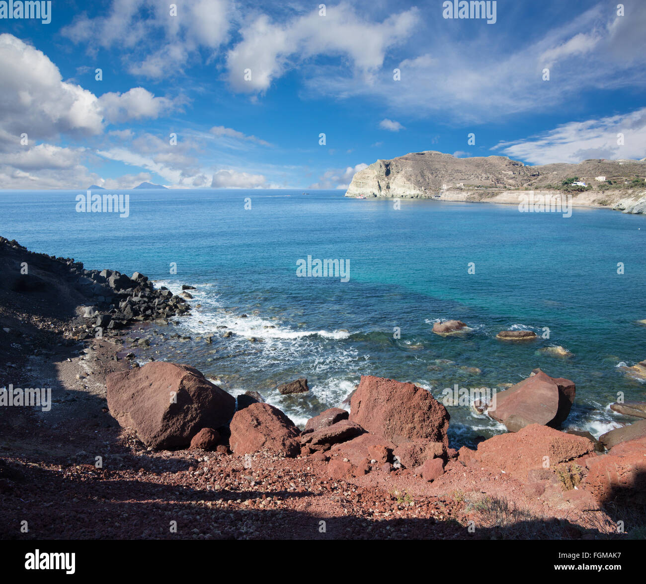 Santorini - die Küste in der Nähe der rote Strand vom südlichen Teil der Insel. Stockfoto