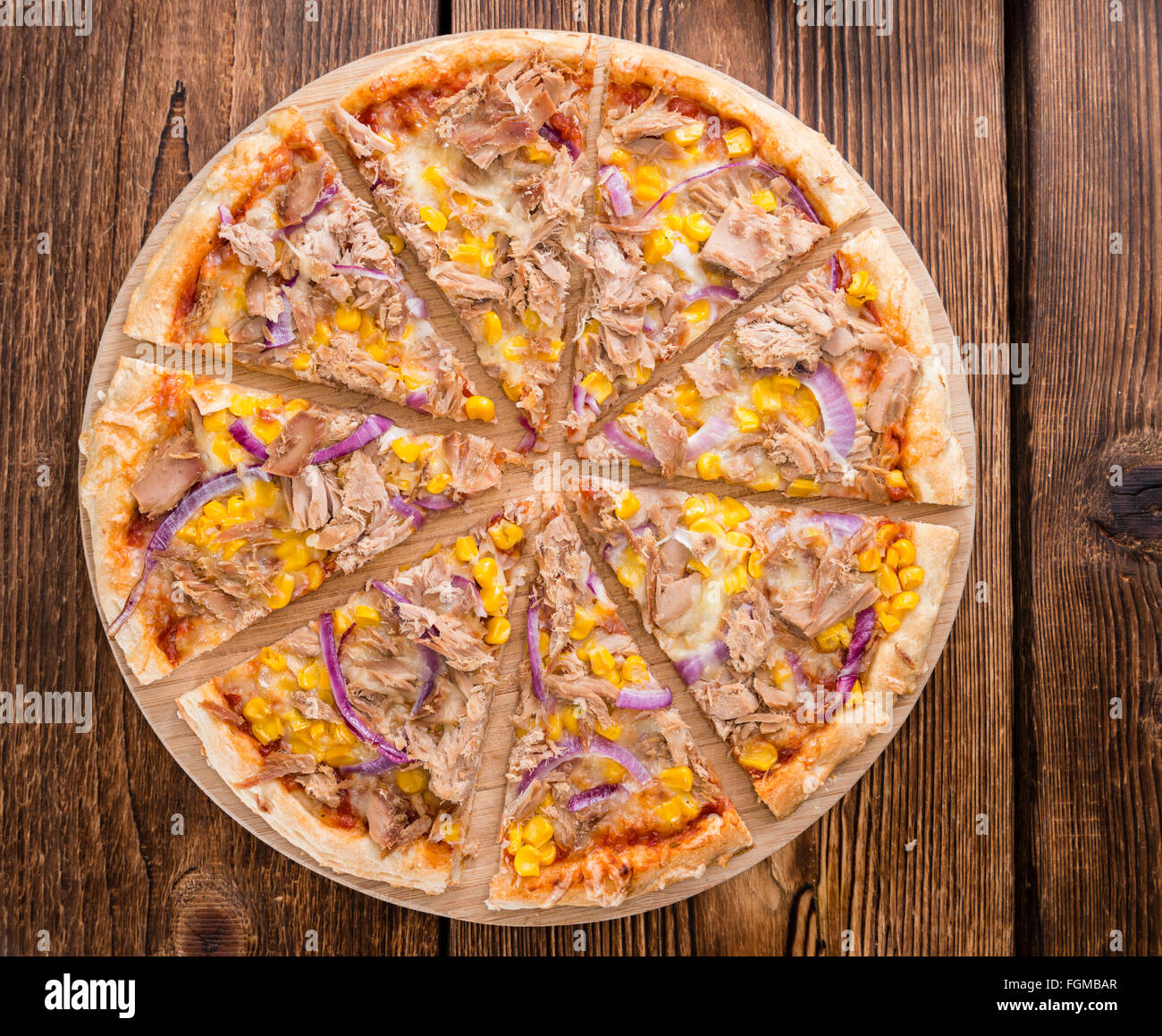 Tuna pizza -Fotos und -Bildmaterial in hoher Auflösung – Alamy